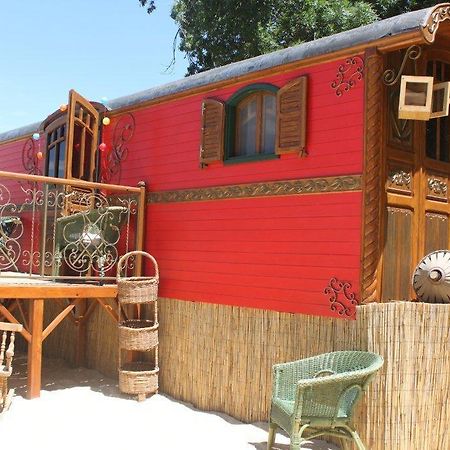 Bed and Breakfast La Roulotte "Les Saintes" Exterior foto