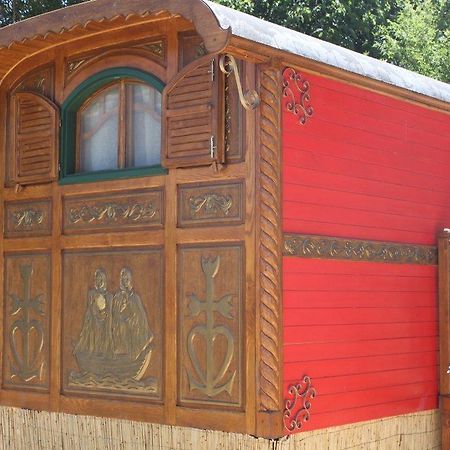 Bed and Breakfast La Roulotte "Les Saintes" Exterior foto